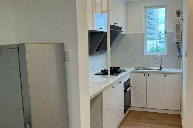Spacious 1BR Apartment near Xujiahui Park (L1/L9/L11)