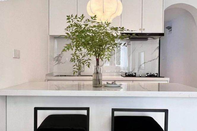Spacious 1BR Apartment near West Yan'An Rd Metro with Green View (L3/L4)