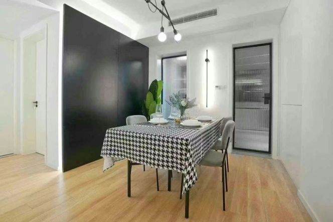 Spacious 2BR Apartment near West Nanjing Rd Metro