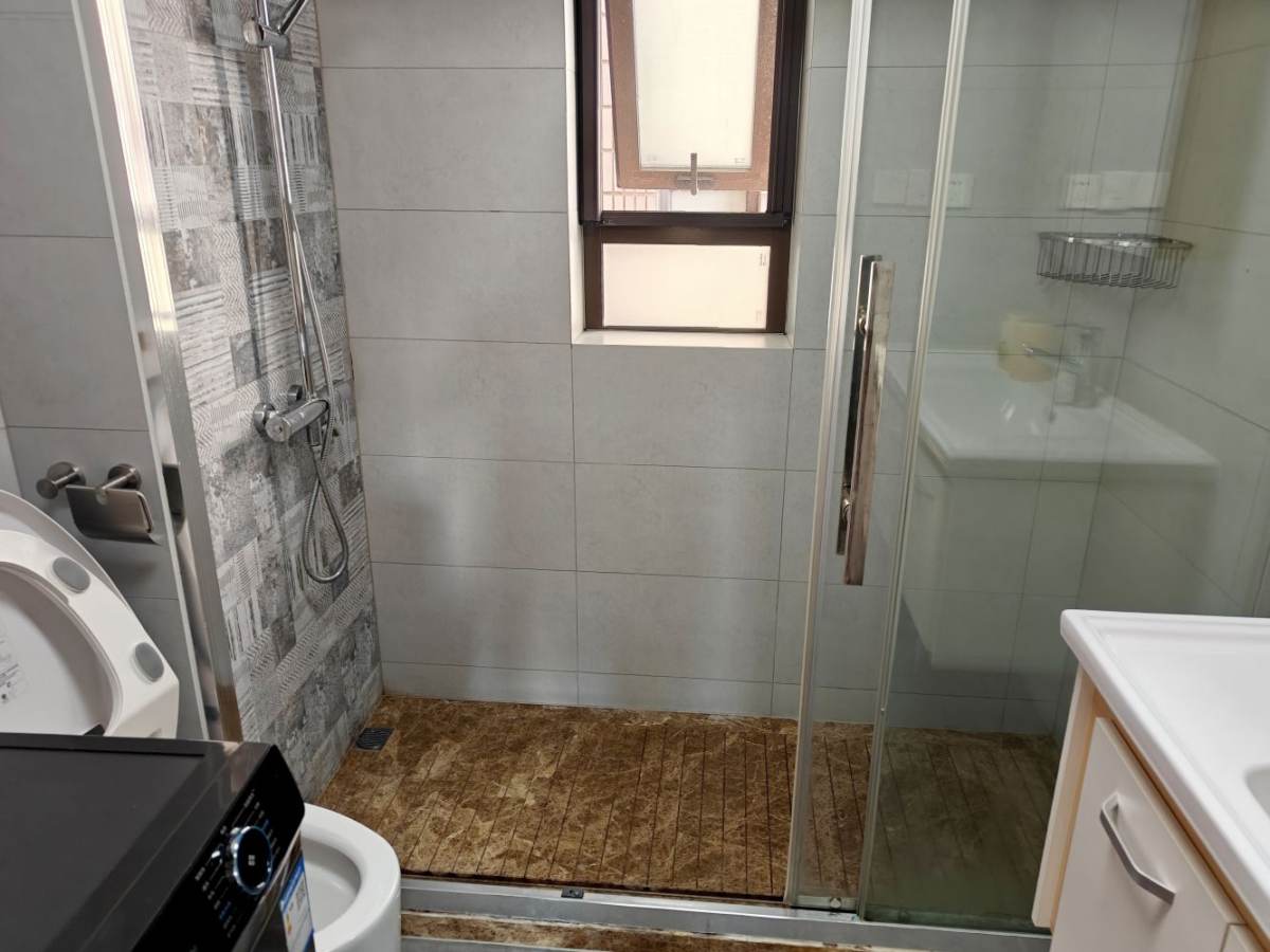 Housing image — Bathroom
