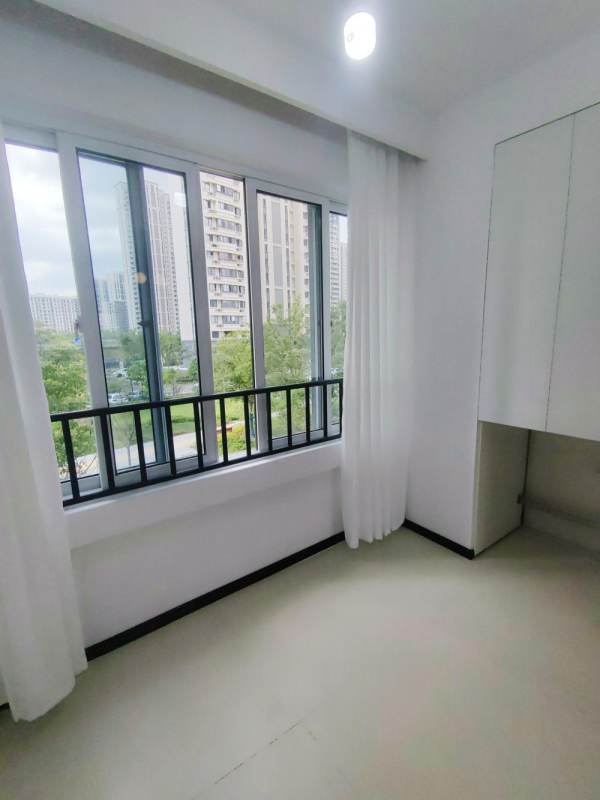 Housing image — Balcony