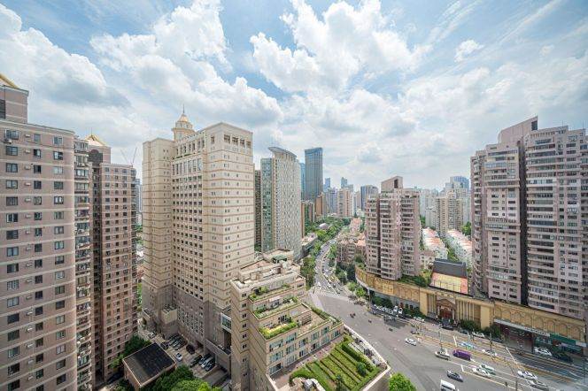High-Floor 3BR Apartment in Jing'an (L13)