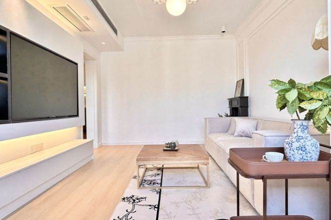 Spacious 1BR Apartment in Gubei (L10/L15)