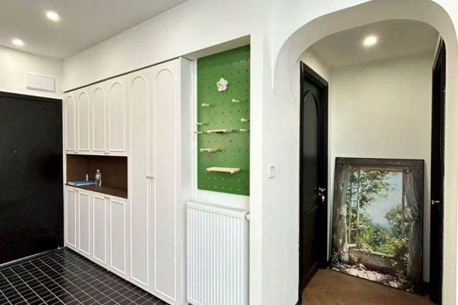 Spacious High-Ceiling 2BR Apartment in Old Xuhui with Outstanding View (L1/L7)