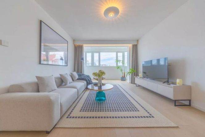 High-Floor 2BR Apartment near Changshou Rd Metro (L7/L13)
