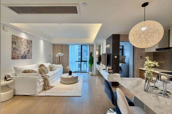 Spacious 2BR Apartment in Gubei with Floor-to-Ceiling Windows (L2)