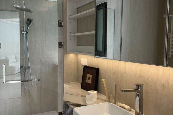 Spacious 2BR Apartment near South Xizang Rd Metro (L4/L8)