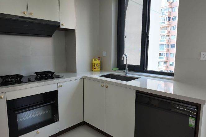 3BR Apartment in Gubei with Floor-to-Ceiling Windows (L2/L15)