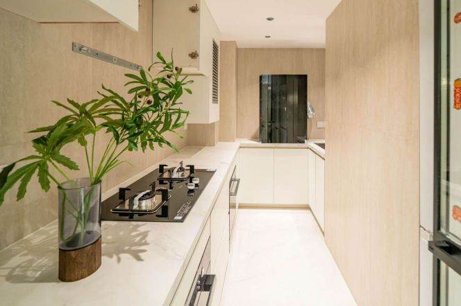 Spacious 2BR Apartment near South Xizang Rd Metro (L4/L8)