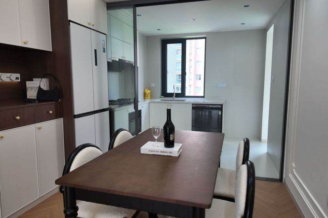 3BR Apartment in Gubei with Floor-to-Ceiling Windows (L2/L15)