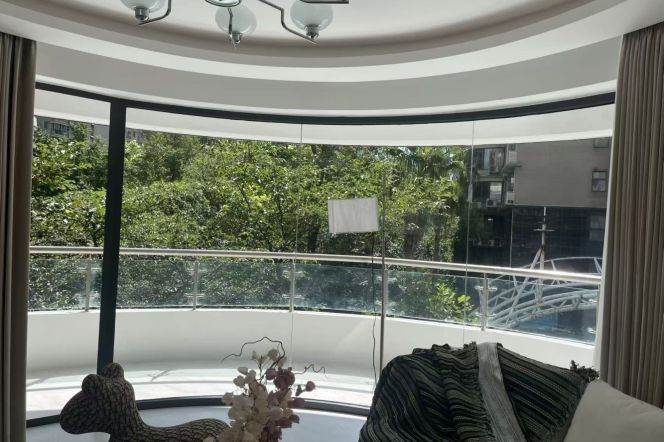 Spacious 2BR Apartment near South Xizang Rd Metro (L4/L8)