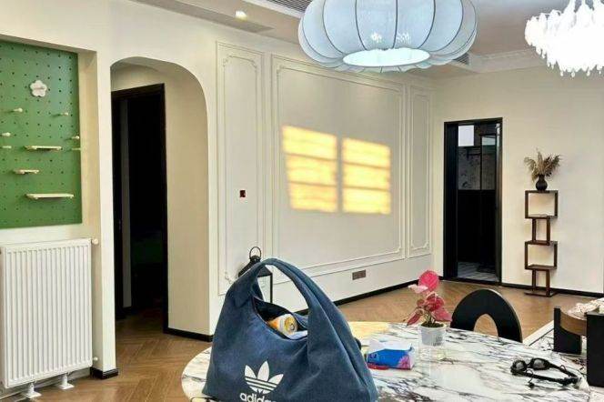 Spacious High-Ceiling 2BR Apartment in Old Xuhui with Outstanding View (L1/L7)