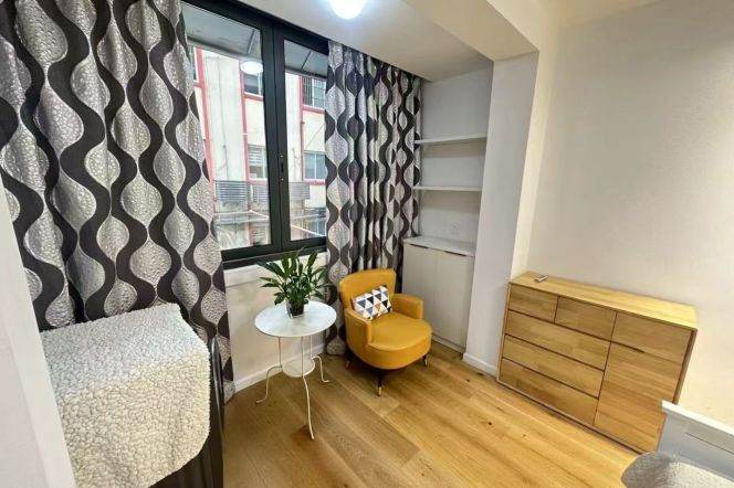 1BR Apartment in Jing'an (L7)
