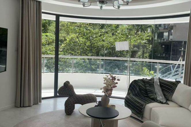 Spacious 2BR Apartment near South Xizang Rd Metro (L4/L8)