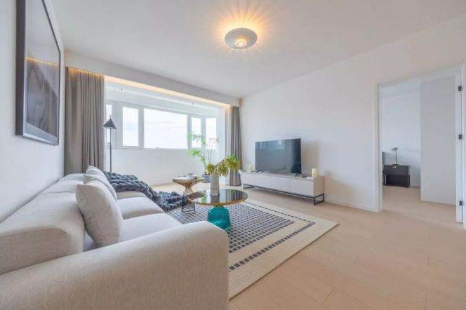 High-Floor 2BR Apartment near Changshou Rd Metro (L7/L13)