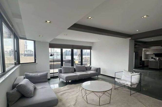 High-Floor Spacious 3BR Apartment in Laoximen (L8/L9)