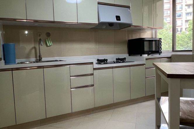 2BR Apartment near Changshu Rd Metro