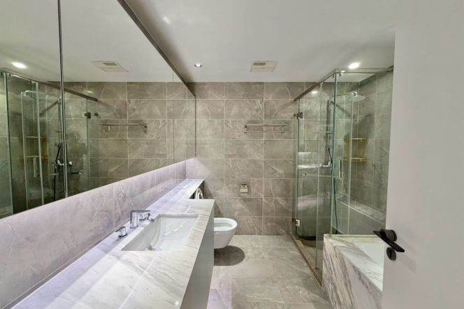 Spacious 2BR Apartment in Gubei with Floor-to-Ceiling Windows (L2)