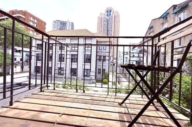1BR Apartment in Old Xuhui (L9/L12)