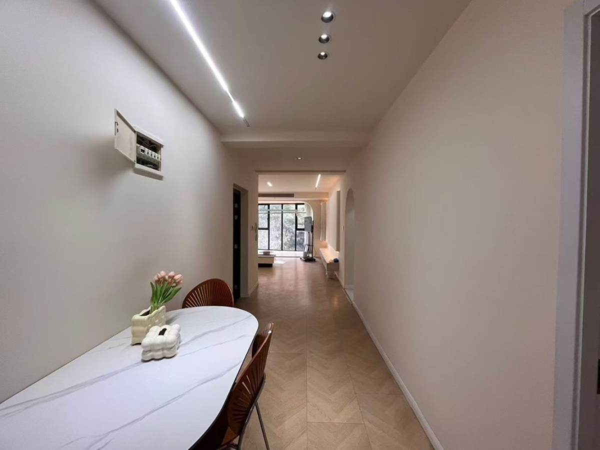 Housing image — Dining Area