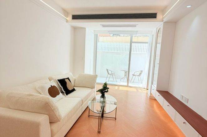 1BR Apartment near Zhongshan Park with Terrace (L2/L3/L4)