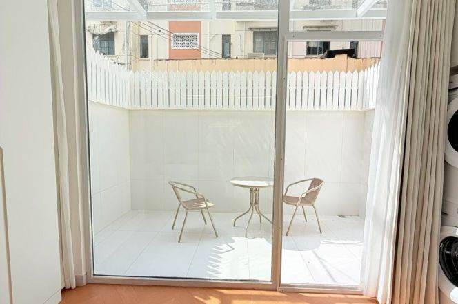 1BR Apartment near Zhongshan Park with Terrace (L2/L3/L4)