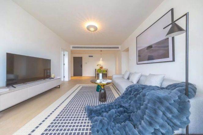 High-Floor 2BR Apartment near Changshou Rd Metro (L7/L13)
