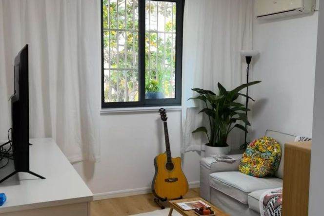 1BR Apartment in Jing'an (L7)