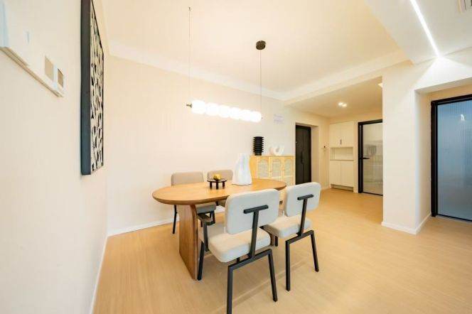 Spacious 2BR Apartment near Xujiahui Metro (L1/L4)