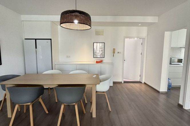 Spacious 3BR Apartment in Jing'an (L7)