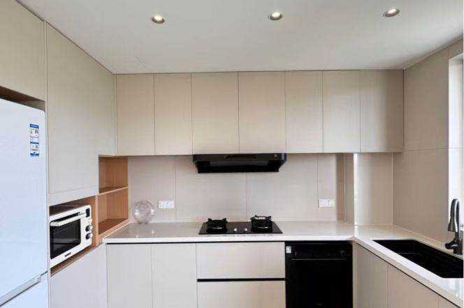 3BR Apartment near Century Park with Floor-to-Ceiling Windows