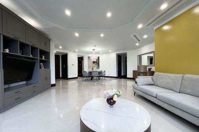 Spacious High-Ceiling 3BR Apartment near Jiaotong University Metro with Green View (L10/L11)