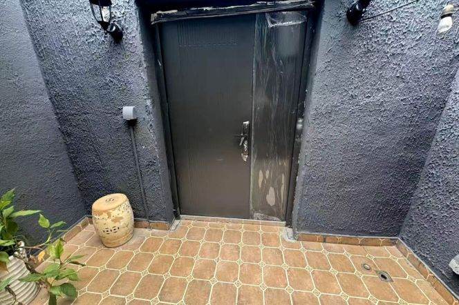 1BR Lane House near IAPM with Terrace (L1/L10/L12)
