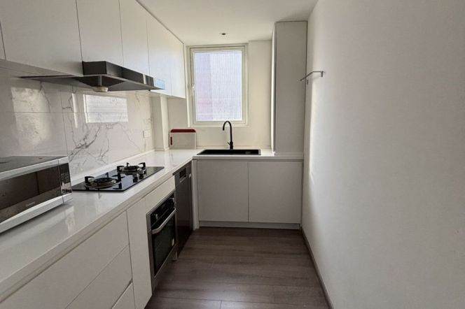 Spacious 3BR Apartment in Jing'an (L7)