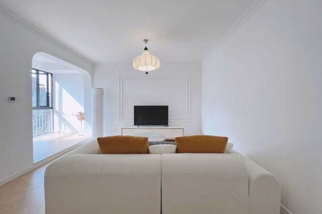 High-Floor Spacious 2BR Apartment near Jinshajiang Rd Metro (L11/L13)