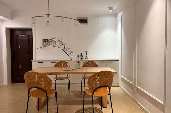 Spacious 2BR Apartment near West Yan'An Rd Metro
