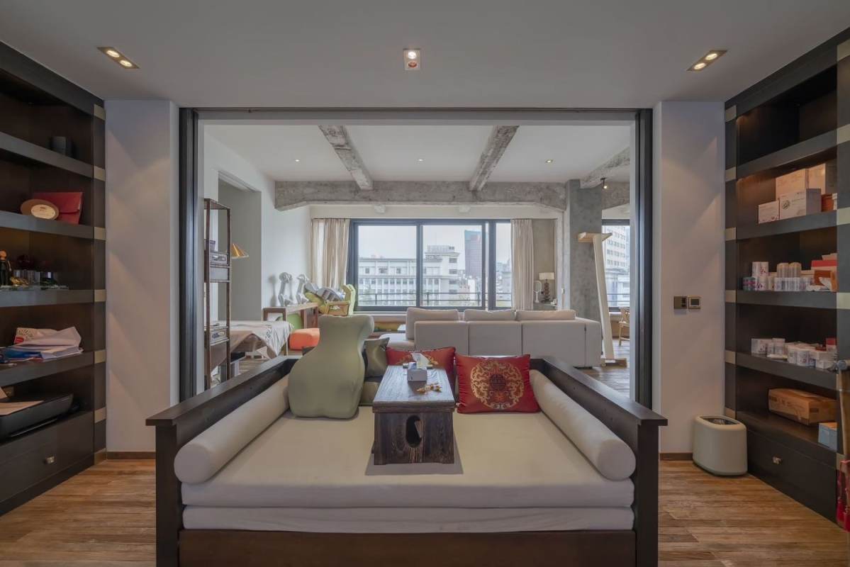 Housing image — Living Room