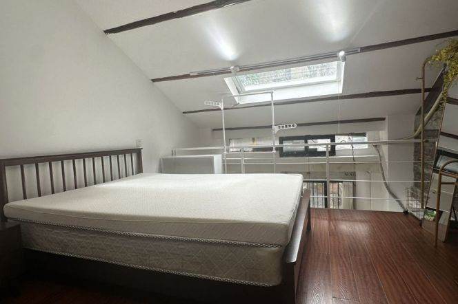 High-Ceiling Historic 1BR Lane House near IAPM with Terrace (L1/L10/L12/L13)