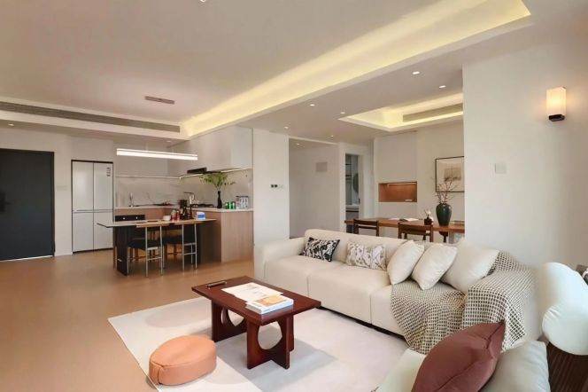 High-Floor Spacious 2BR Apartment near Shanghai Railway Station Metro (L13)
