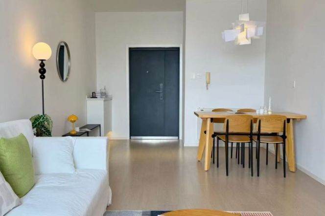 Spacious 1BR Apartment near Shanghai Railway Station Metro (L13)