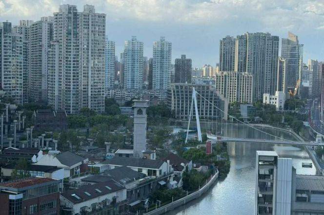 Spacious 1BR Apartment near Shanghai Railway Station Metro with River View (L13)