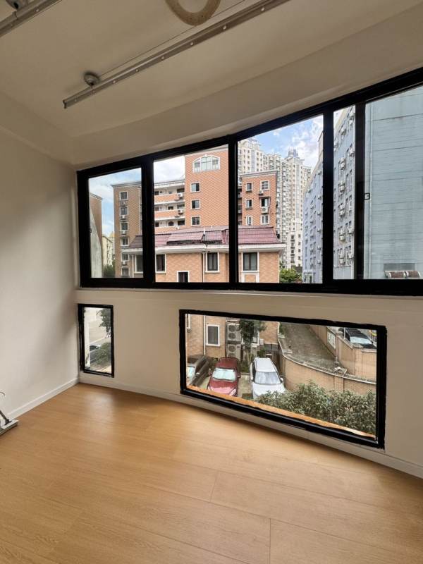 Housing image — Balcony
