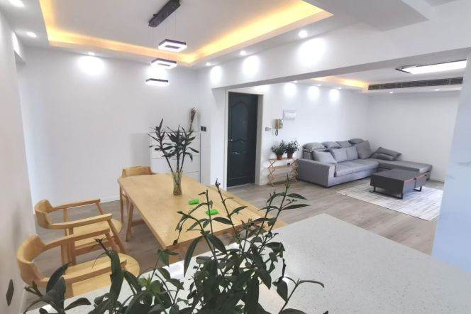 High-Floor 3BR Apartment in Jing'an