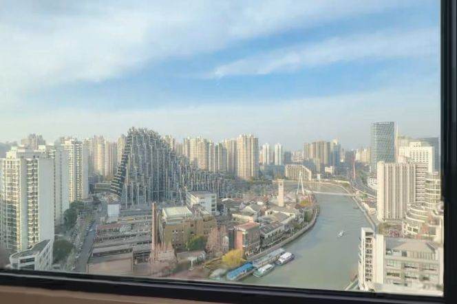 High-Floor Spacious 2BR Apartment near Shanghai Railway Station Metro (L13)