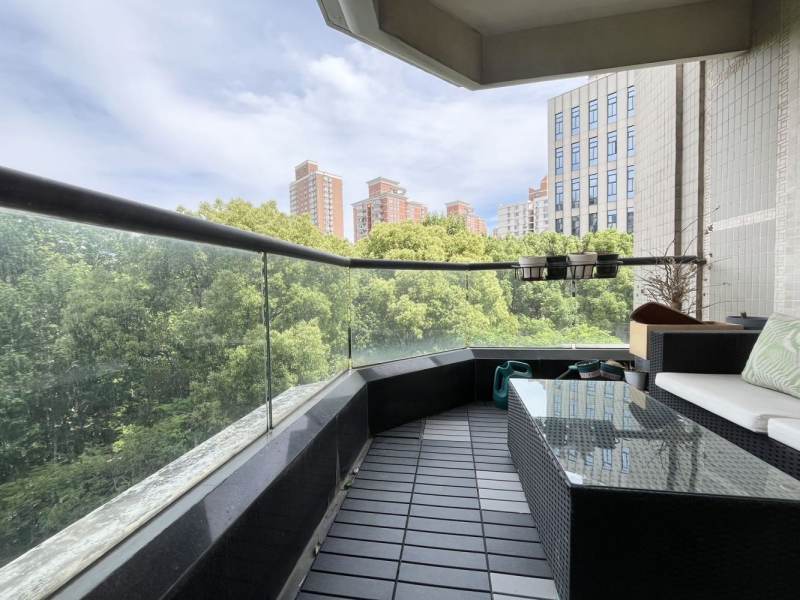 Housing image — Balcony