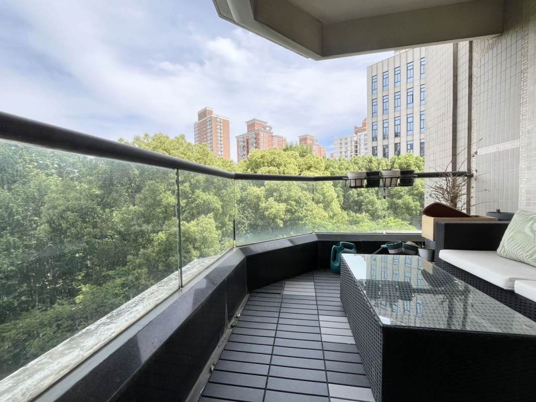 Housing image — Balcony