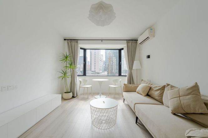 Spacious High-Ceiling 1BR Apartment in Jing'an with Outstanding View (L2/L7/L14)