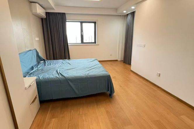 High-Floor Spacious 2BR Apartment near Jiaotong University Metro