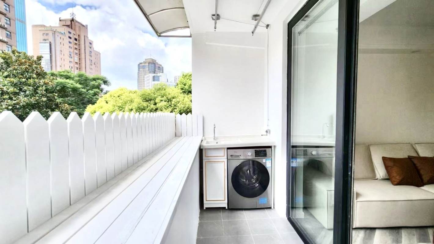 Housing image — Balcony