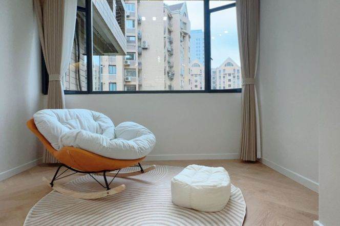 Spacious 2BR Apartment near West Yan'An Rd Metro